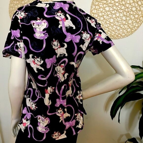 Disney Aristocats Scrub Top! 2 pocket - Picture 5 of 6